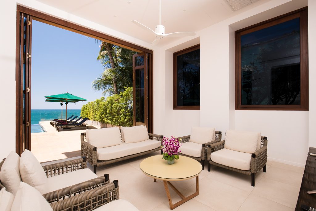 Villa Sunyata - Living Room by the Pool with Sea View