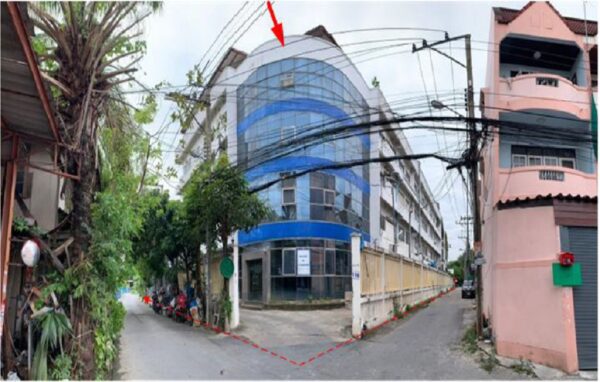 Land with buildings in Bangkok _photo