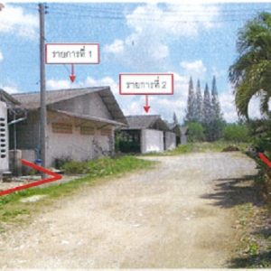 Land with buildings in Pathum Thani _photo