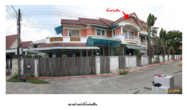 Land with buildings in Pathum Thani _photo