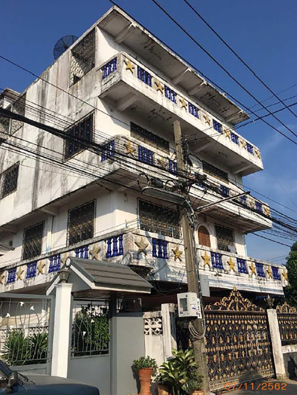 Land with buildings in Bangkok _photo