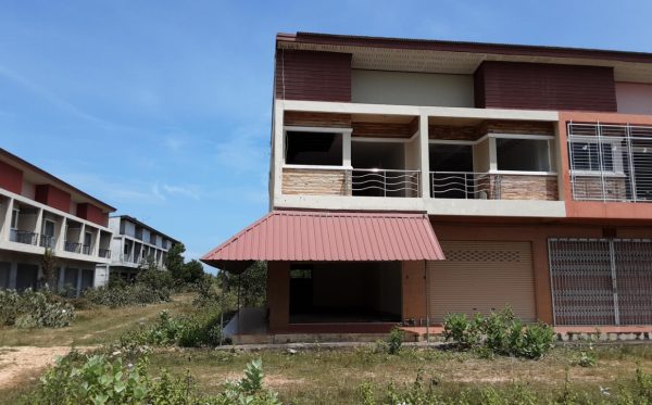 Land with buildings in Songkhla _photo