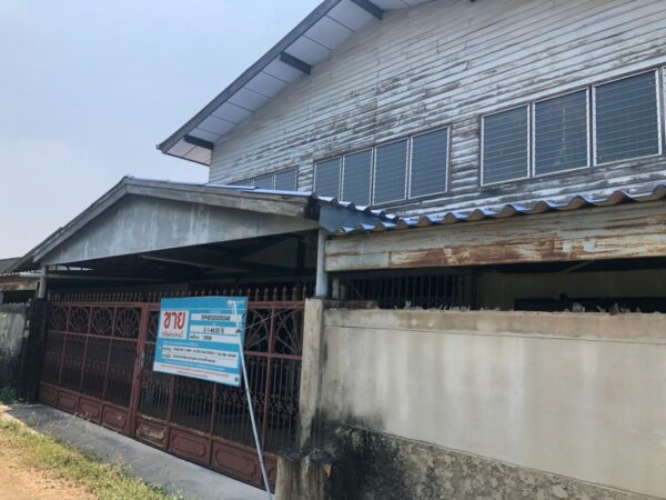 Land with buildings in Nakhon Ratchasima _photo