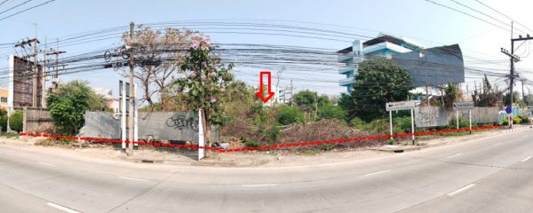 Land with buildings in Chiang Rai _photo