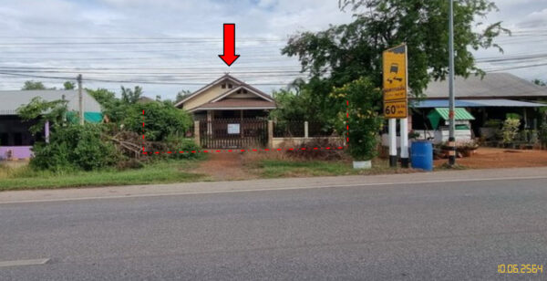 Land with buildings in Uttaradit _photo