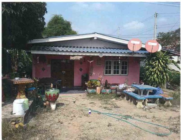 Land with buildings in Kamphaeng Phet _photo