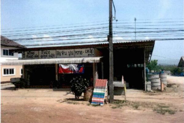 Land with buildings in Chiang Rai _photo