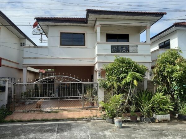 Land with buildings in Songkhla _photo