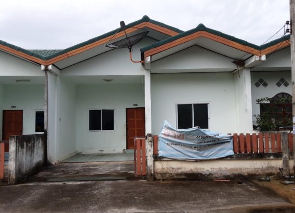 Land with buildings in Songkhla _photo