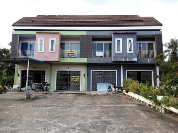 Land with buildings in Songkhla _photo