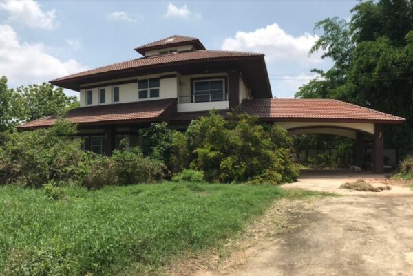 Land with buildings in Nakhon Ratchasima _photo