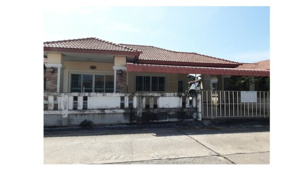 Land with buildings in Maha Sarakham _photo