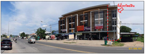 Land with buildings in Nakhon Sawan _photo