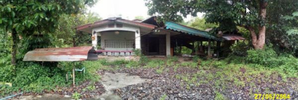 Land with buildings in Songkhla _photo