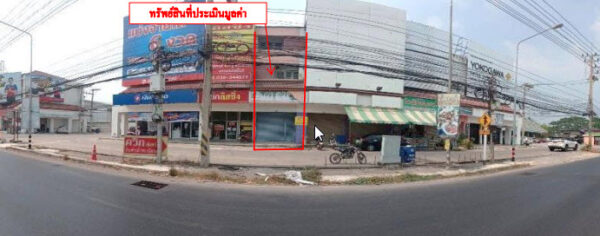 Land with buildings in Ratchaburi _photo