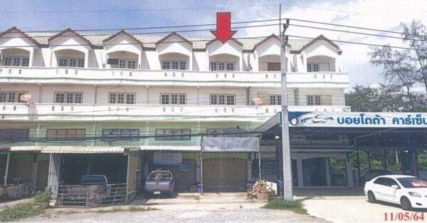 Land with buildings in Ayutthaya _photo