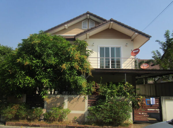 Land with buildings in Rayong _photo