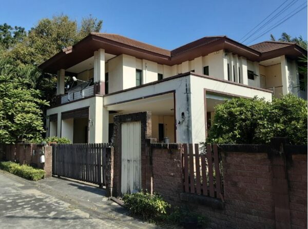 Land with buildings in Chonburi _photo