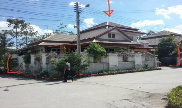 Land with buildings in Rayong _photo