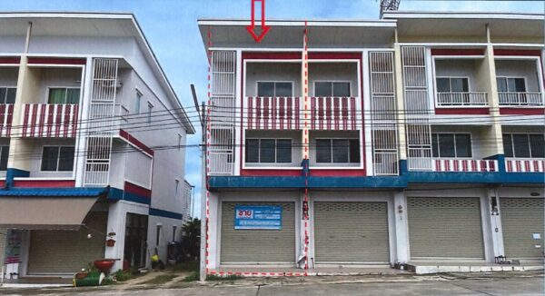 Land with buildings in Rayong _photo