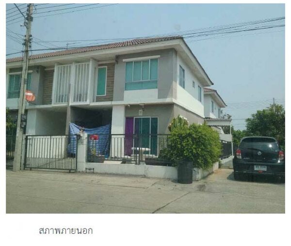 Land with buildings in Pathum Thani _photo