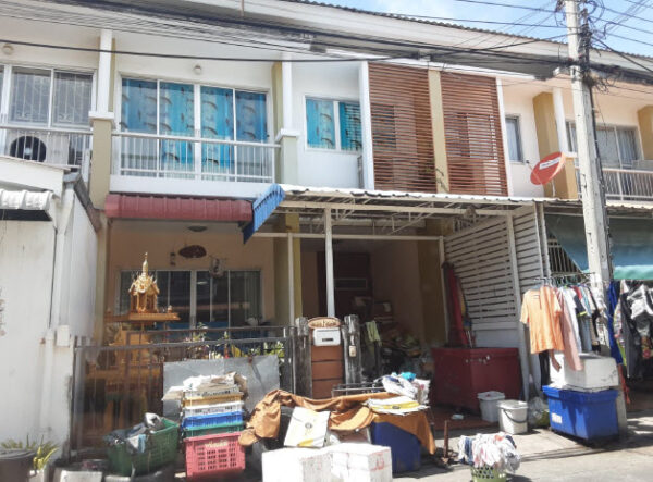 Land with buildings in Samut Prakan _photo