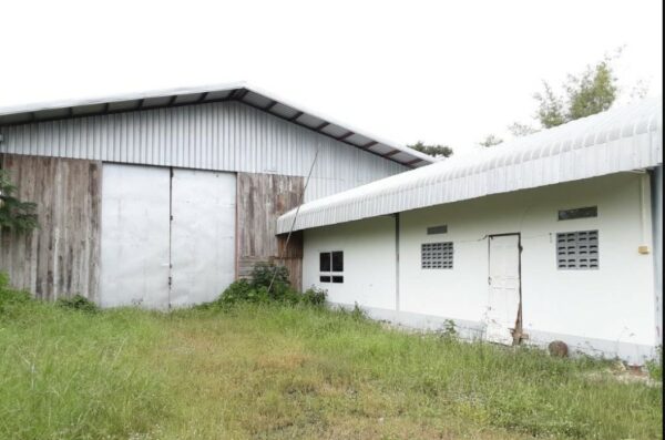 Land with buildings in Si Sa Ket _photo