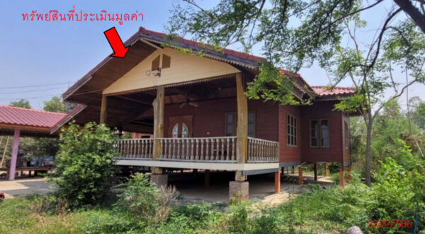 Land with buildings in Kamphaeng Phet _photo