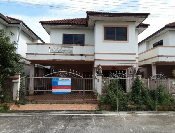 Land with buildings in Songkhla _photo