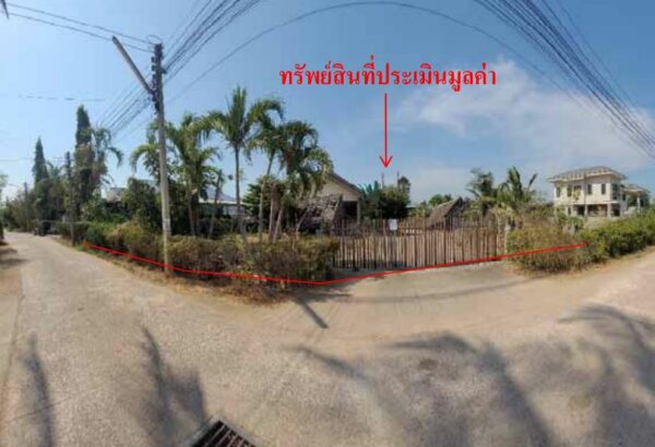 Land with buildings in Ratchaburi _photo