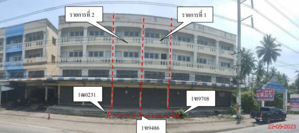 Land with buildings in Ratchaburi _photo