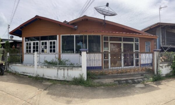 Land with buildings in Nakhon Ratchasima _photo