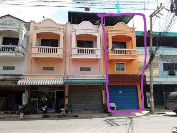 Land with buildings in Khon Kaen _photo