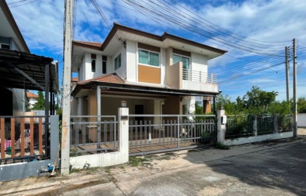 Land with buildings in Nakhon Sawan _photo