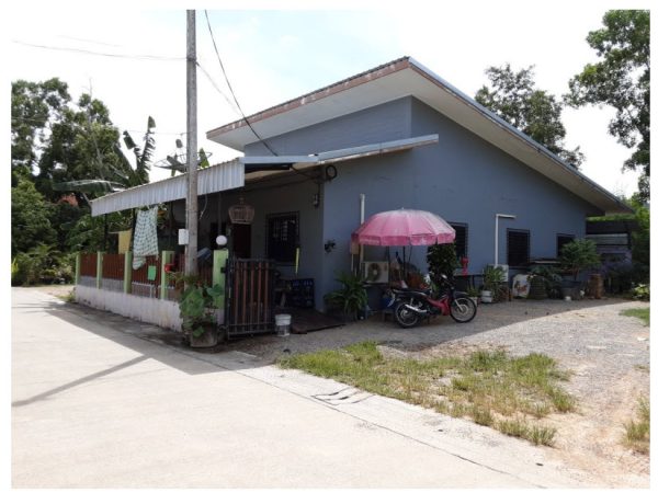 Land with buildings in Songkhla _photo