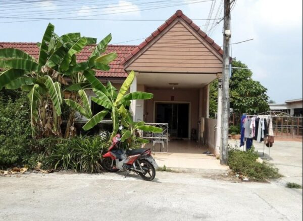 Land with buildings in Songkhla _photo