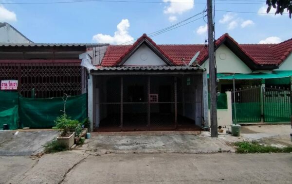 Land with buildings in Songkhla _photo