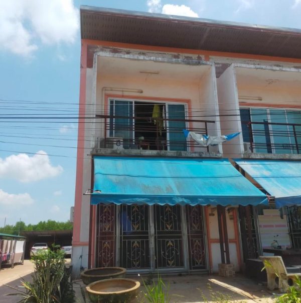 Land with buildings in Songkhla _photo