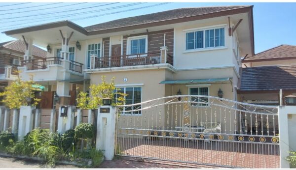 Land with buildings in Chonburi _photo