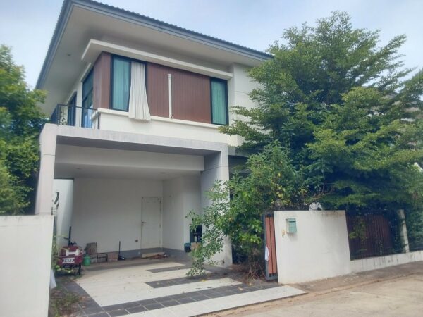 Land with buildings in Khon Kaen _photo