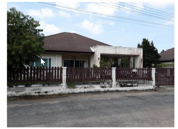 Land with buildings in Nakhon Si Thammarat _photo