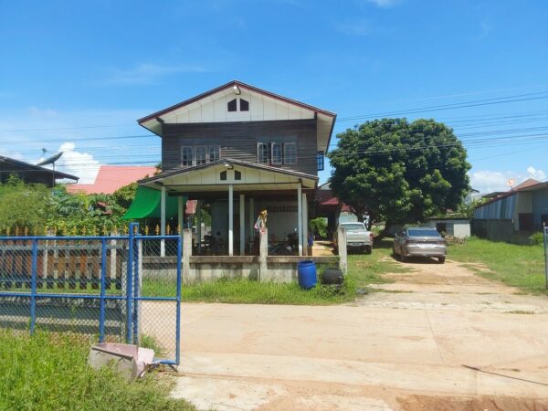 Land with buildings in Chaiyaphum _photo