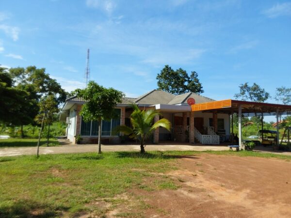 Land with buildings in Sakon Nakhon _photo