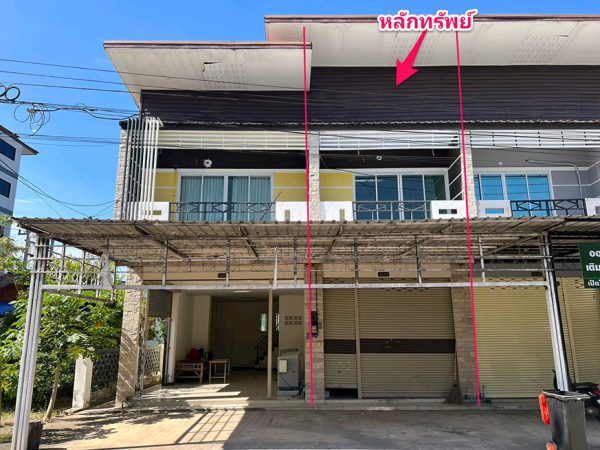 Land with buildings in Nakhon Ratchasima _photo