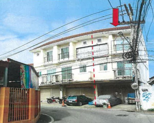 Land with buildings in Nakhon Ratchasima _photo