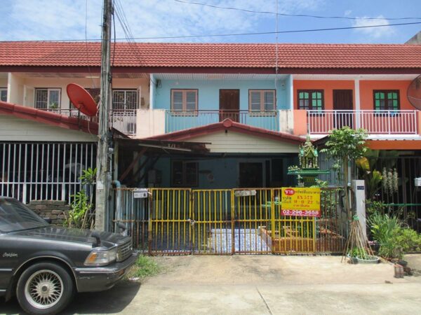 Townhouse, Prachinburi _photo