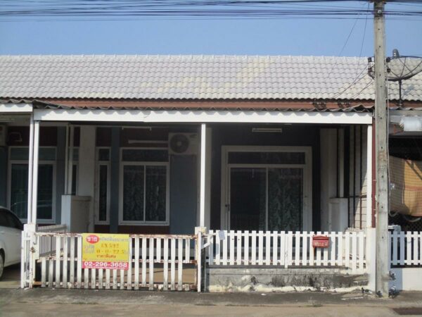 Townhouse, Prachinburi _photo