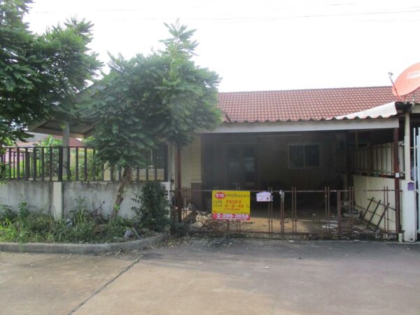 Twin house, Prachinburi _photo