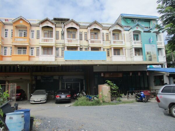 Commercial building, Phra Nakhon Si Ayutthaya _photo