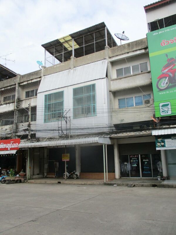 Commercial building, Phichit _photo